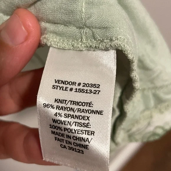 Northern Reflections Green Floral Ruffle Tank Top - Picture 6 of 6